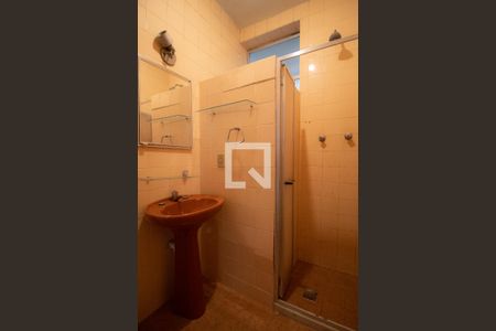 Banheiro social de apartamento à venda com 1 quarto, 43m² em Leme, Rio de Janeiro