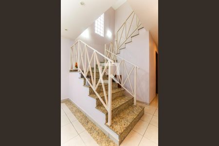 Escada de casa para alugar com 3 quartos, 160m² em Vila Andrade, São Paulo