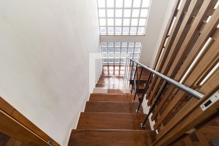 Escada de casa para alugar com 4 quartos, 221m² em Aclimação, São Paulo