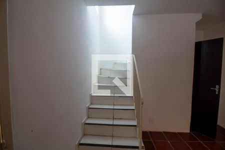 Escada de casa para alugar com 4 quartos, 146m² em Itaim Bibi, São Paulo