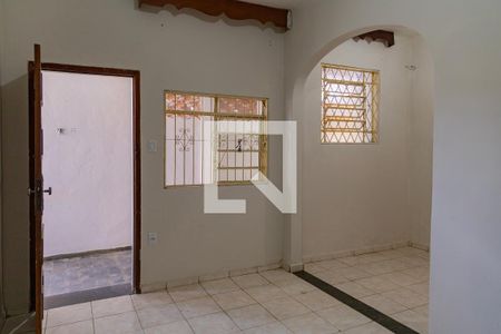 Sala de casa à venda com 3 quartos, 180m² em Santa Inês, Belo Horizonte