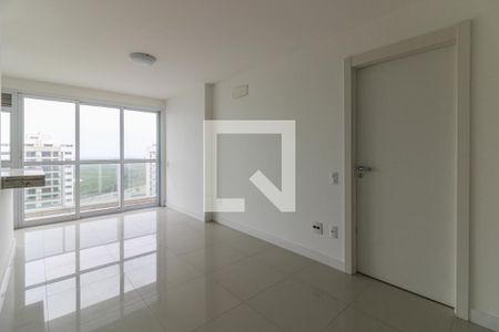 Sala de casa para alugar com 2 quartos, 80m² em Barra da Tijuca, Rio de Janeiro