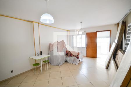 Sala de casa para alugar com 2 quartos, 144m² em Benfica, Rio de Janeiro