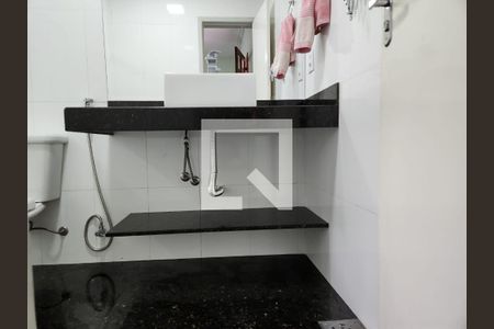 Banheiro de casa à venda com 5 quartos, 210m² em Sagrada Família, Belo Horizonte