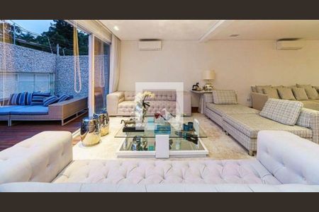 Casa à venda com 3 quartos, 370m² em Pacaembu, São Paulo