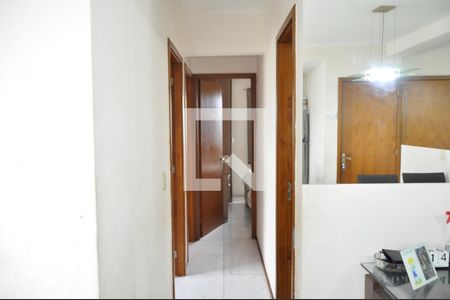 Corredor  de apartamento à venda com 3 quartos, 70m² em Del Castilho, Rio de Janeiro