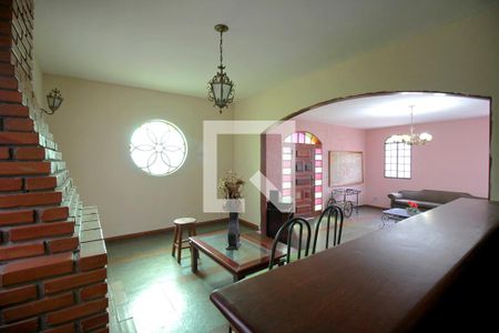 Sala de estar – Lareira de casa à venda com 4 quartos, 235m² em Havaí, Belo Horizonte