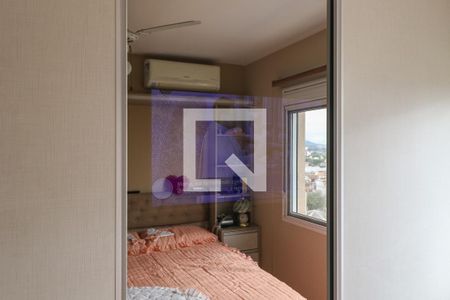 Suíte (tv no guarda roupa) de apartamento para alugar com 3 quartos, 78m² em Santana, Porto Alegre