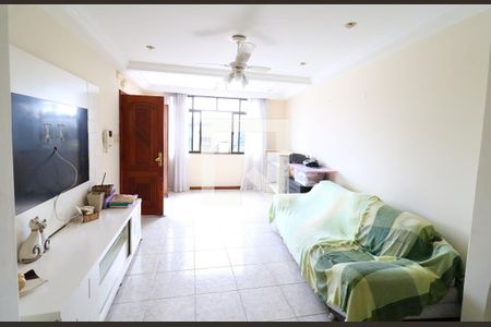 Sala de casa à venda com 6 quartos, 150m² em Jardim Carioca, Rio de Janeiro