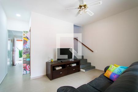 Sala de casa de condomínio para alugar com 2 quartos, 94m² em Vila Apiaí, Santo André
