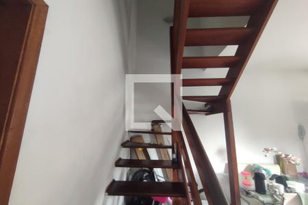 1º Pav - escadas Acesso ao 2º Pav de casa de condomínio à venda com 2 quartos, 60m² em Tanque, Rio de Janeiro