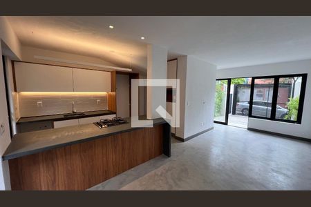 Cozinha e sala  de casa à venda com 2 quartos, 140m² em Pinheiros, São Paulo