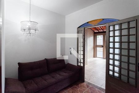 Sala 1 de casa para alugar com 4 quartos, 280m² em Glória, Belo Horizonte