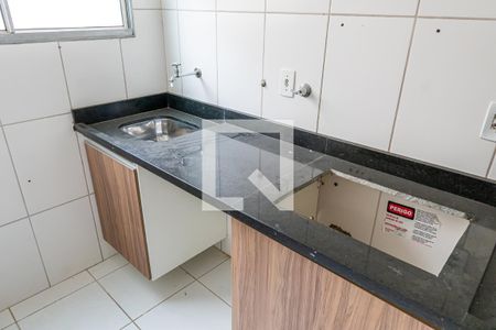 Cozinha de apartamento à venda com 2 quartos, 45m² em Loteamento Parque São Martinho, Campinas