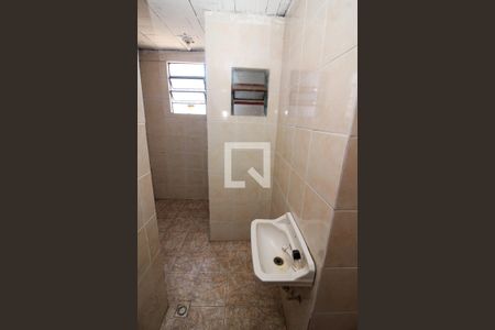 Banheiro de kitnet/studio para alugar com 1 quarto, 40m² em Partenon, Porto Alegre