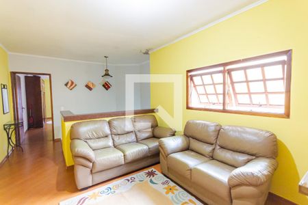 Sala de TV de casa à venda com 3 quartos, 240m² em Utinga, Santo André