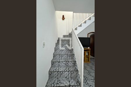 Escada de casa à venda com 3 quartos, 150m² em Jardim Tupanci, Barueri