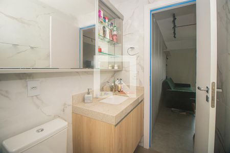 Banheiro de kitnet/studio para alugar com 1 quarto, 28m² em Petrópolis, Porto Alegre