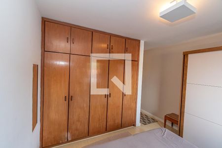 Quarto de apartamento à venda com 1 quarto, 65m² em Bosque, Campinas