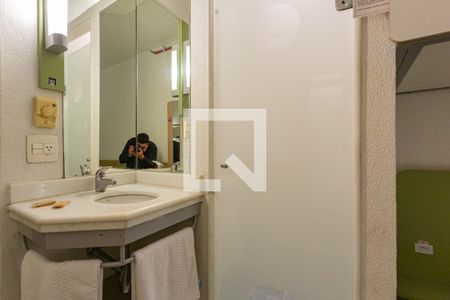 Banheiro de kitnet/studio à venda com 1 quarto, 14m² em Lourdes, Belo Horizonte