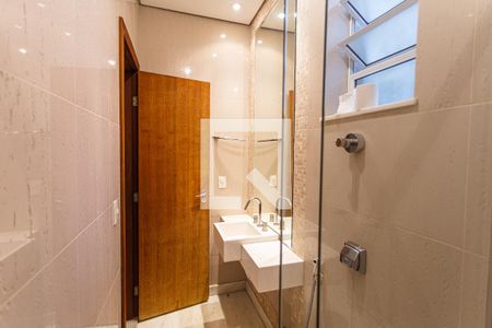 Banheiro Social na Sala 2 de casa à venda com 4 quartos, 304m² em Floresta, Belo Horizonte