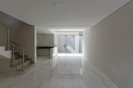 Sala de casa à venda com 3 quartos, 128m² em Santa Monica, Belo Horizonte