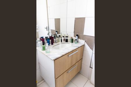 Banheiro  de apartamento à venda com 2 quartos, 50m² em Parque Erasmo Assunção, Santo André