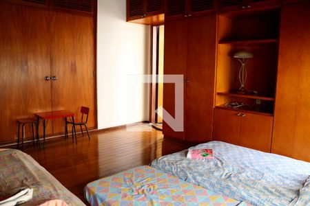 Quarto 1 - Armários de casa para alugar com 4 quartos, 740m² em Água Branca, São Paulo
