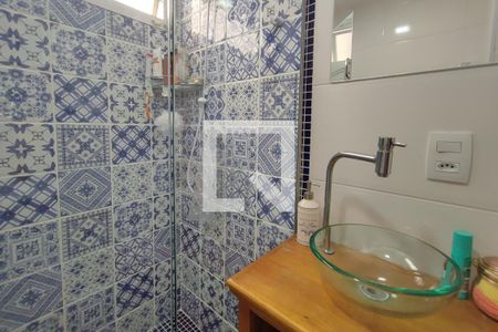 Banheiro de apartamento à venda com 1 quarto, 54m² em Cambuí, Campinas