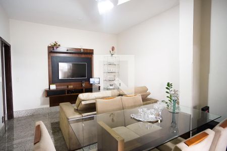 Sala 1 Casa 1 de apartamento para alugar com 7 quartos, 360m² em Alípio de Melo, Belo Horizonte