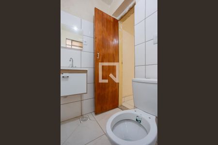 Banheiro de casa de condomínio para alugar com 1 quarto, 26m² em Havaí, Belo Horizonte