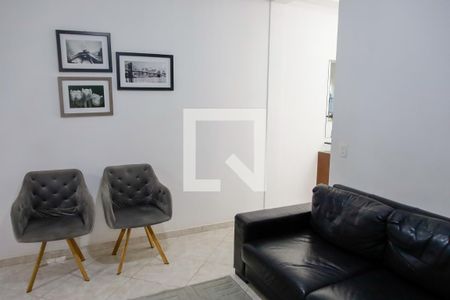 Sala de TV de casa à venda com 4 quartos, 315m² em Quitaúna, Osasco