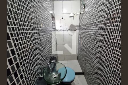 Banheiro da Suíte de casa para alugar com 2 quartos, 57m² em Bento Ribeiro, Rio de Janeiro