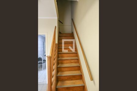 Escada de casa para alugar com 2 quartos, 165m² em Perdizes, São Paulo
