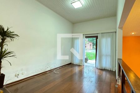 Sala de TV de casa de condomínio para alugar com 2 quartos, 300m² em Residencial Morada dos Pássaros-aldeia da Serra, Barueri