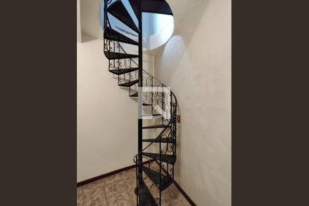 Escada de casa para alugar com 3 quartos, 179m² em São Cristóvão, Rio de Janeiro