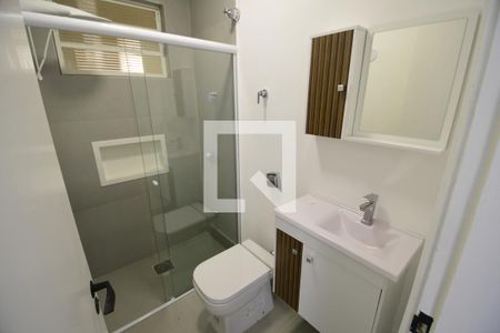 Banheiro de apartamento à venda com 1 quarto, 44m² em Botafogo, Campinas