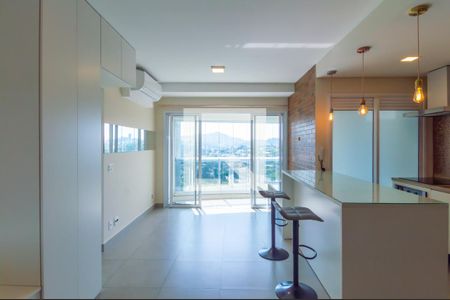 Sala de apartamento para alugar com 2 quartos, 70m² em Melville Empresarial Ii, Barueri