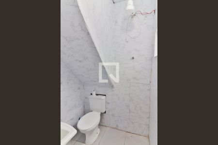 Banheiro de casa para alugar com 1 quarto, 20m² em Vila Dalva, São Paulo
