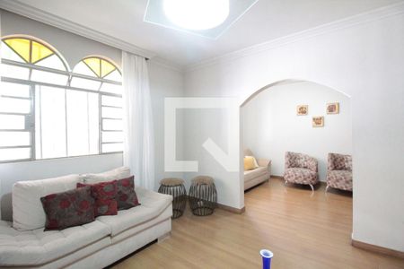 Sala de casa à venda com 3 quartos, 140m² em Alípio de Melo, Belo Horizonte