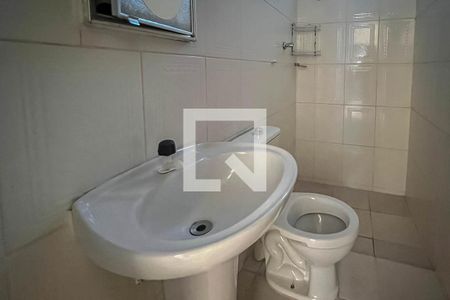 Banheiro de casa à venda com 4 quartos, 240m² em Vila Amaral, Belo Horizonte