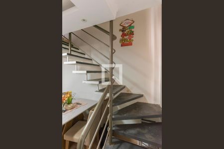 Escada Sala de apartamento à venda com 2 quartos, 106m² em Jardim Nova Europa, Campinas