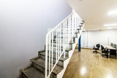 Escada de casa para alugar com 5 quartos, 250m² em Butantã, São Paulo