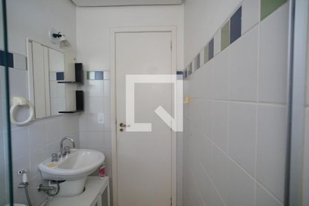 Banheiro de casa à venda com 2 quartos, 74m² em Petrópolis, Porto Alegre