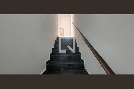 Escada de casa para alugar com 2 quartos, 130m² em Vila Homero Thon, Santo André