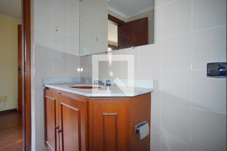 Banheiro da Suíte de casa para alugar com 2 quartos, 227m² em Boa Vista, Porto Alegre