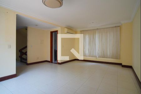 Sala de casa à venda com 2 quartos, 227m² em Boa Vista, Porto Alegre