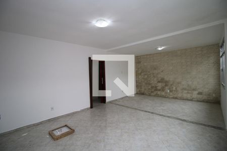 Sala de casa à venda com 4 quartos, 248m² em Inhaúma, Rio de Janeiro
