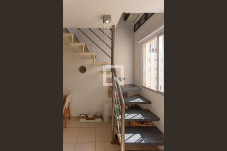 Escada da Sala de apartamento à venda com 2 quartos, 86m² em Jardim Nova Europa, Campinas