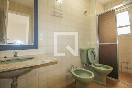 Banheiro de apartamento à venda com 1 quarto, 55m² em Vila Itapura, Campinas
